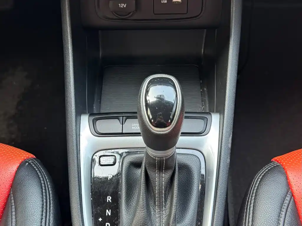 Hyundai Elantra — миниатюра 14
