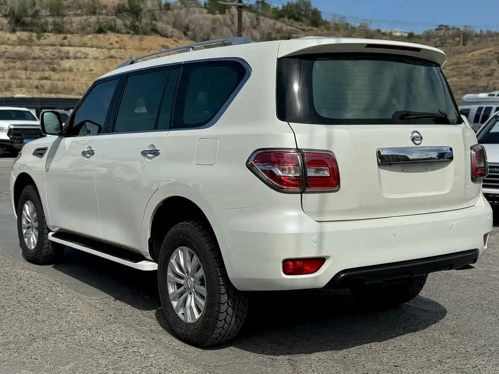Nissan Patrol — миниатюра 8