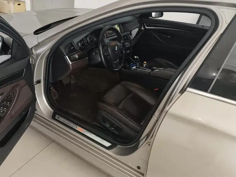 BMW 5 Series — миниатюра 6