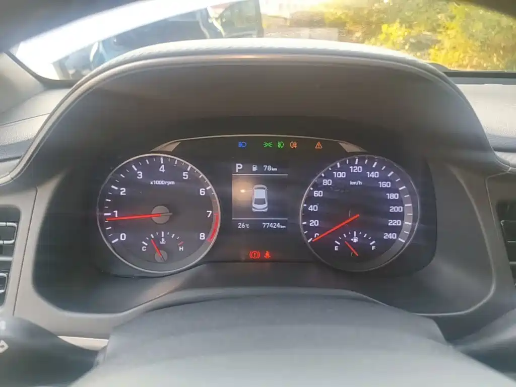 Hyundai Elantra — миниатюра 12