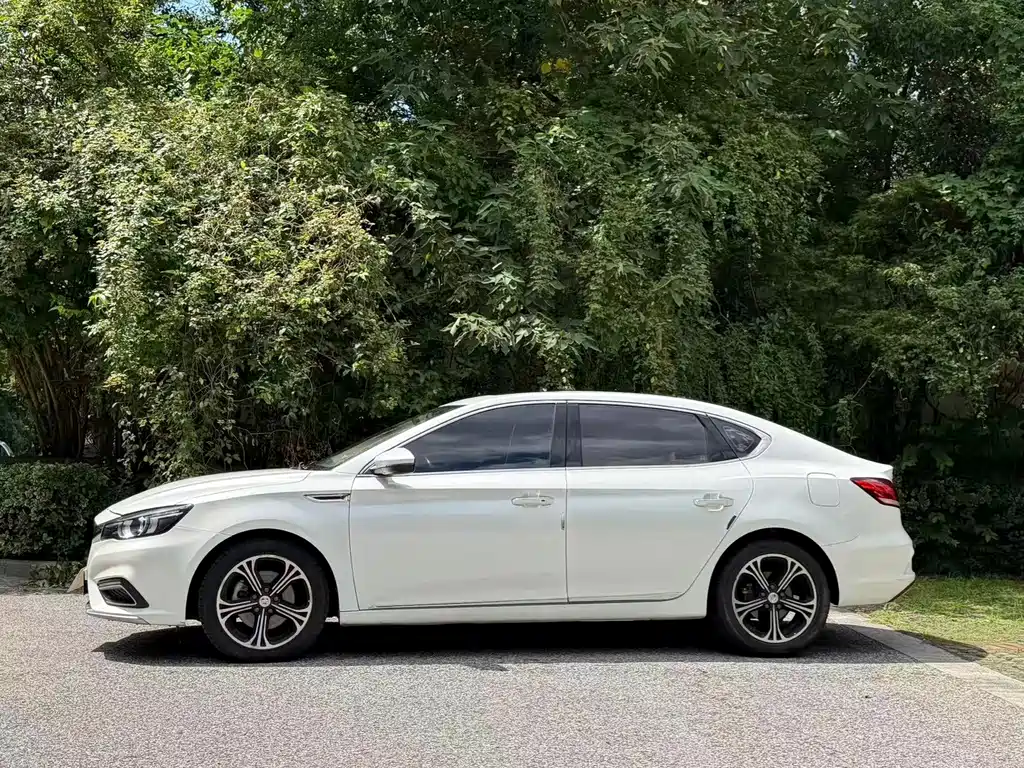 MG MG6 — миниатюра 3