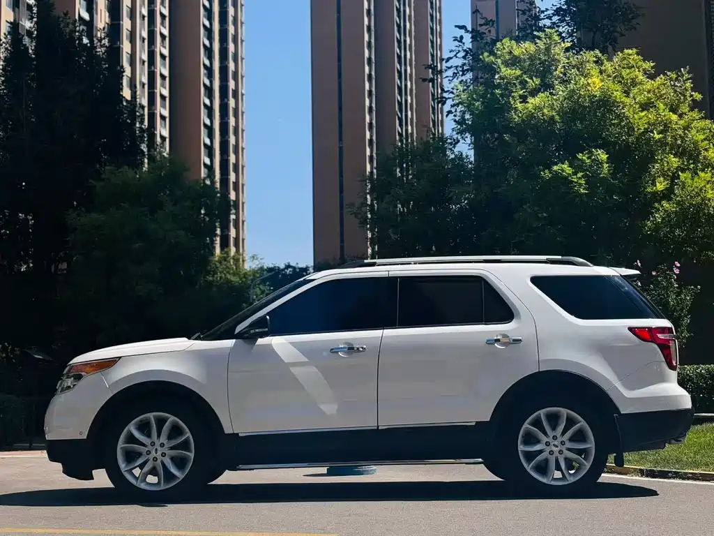 Ford Explorer (Import) — миниатюра 4