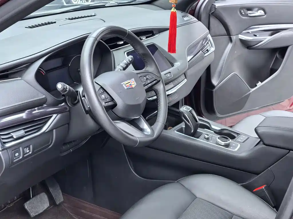 Cadillac XT4 — миниатюра 11