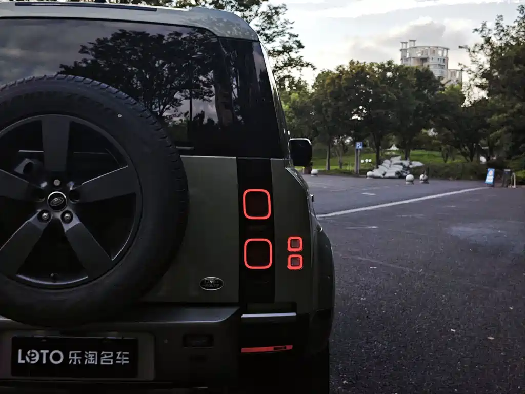 Land Rover Defender — миниатюра 10