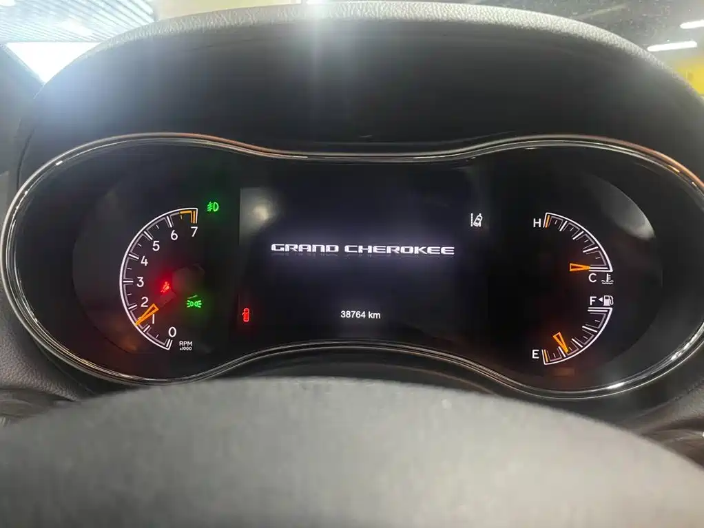 Jeep Grand Cherokee (Import) — миниатюра 8