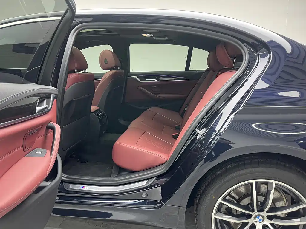 BMW 5 Series — миниатюра 17