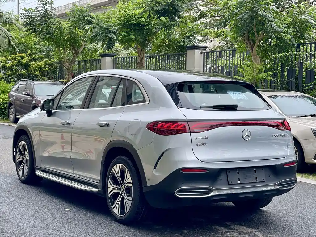 Mercedes-Benz EQE SUV — миниатюра 6