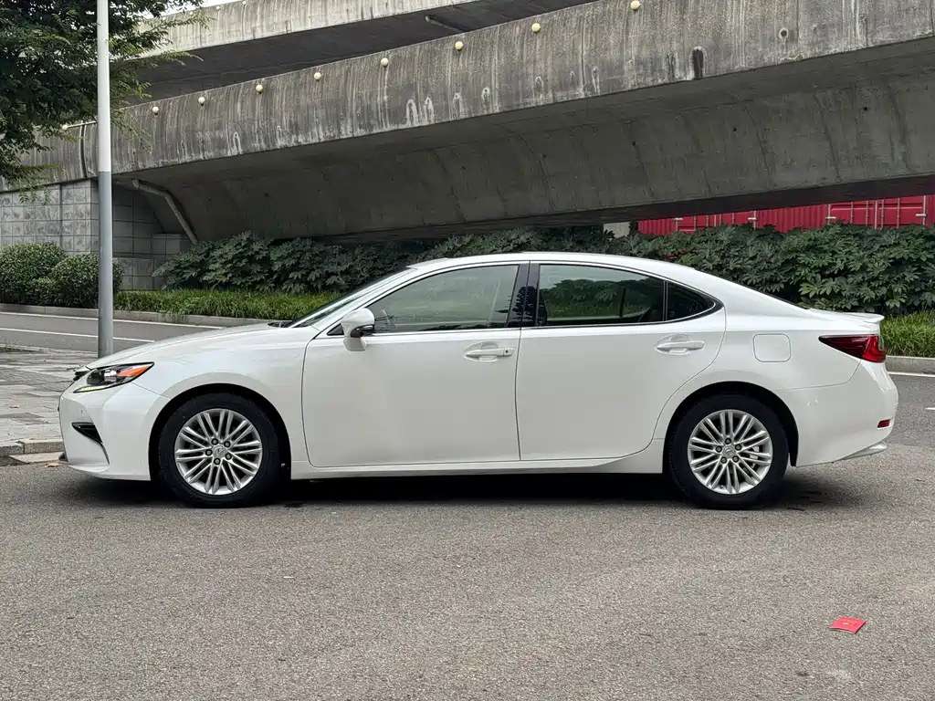Lexus ES — миниатюра 5