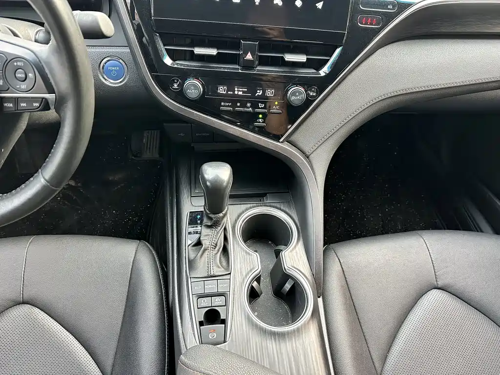 Toyota Camry — миниатюра 9