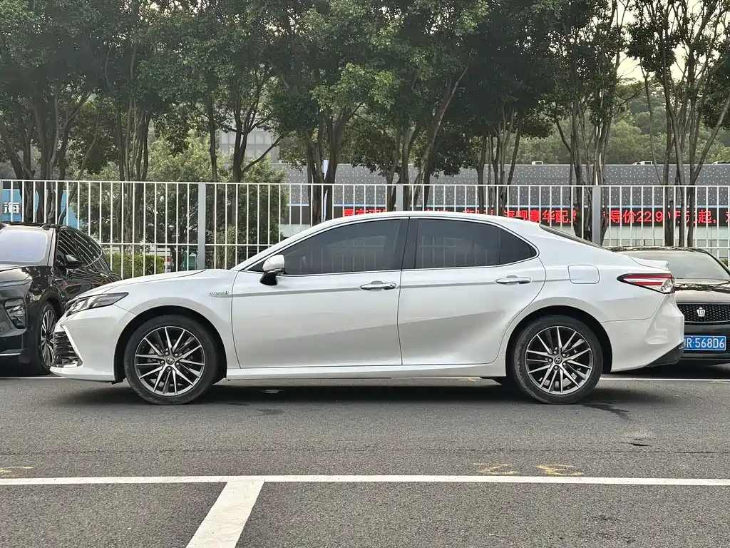 Toyota Camry — миниатюра 18