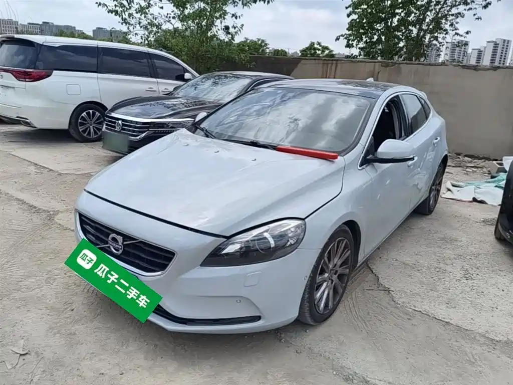 Volvo V40 2015