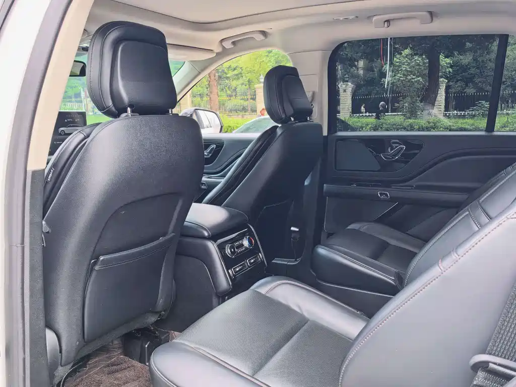 Lincoln Aviator — миниатюра 9