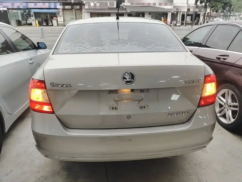 Skoda Rapid — миниатюра 6