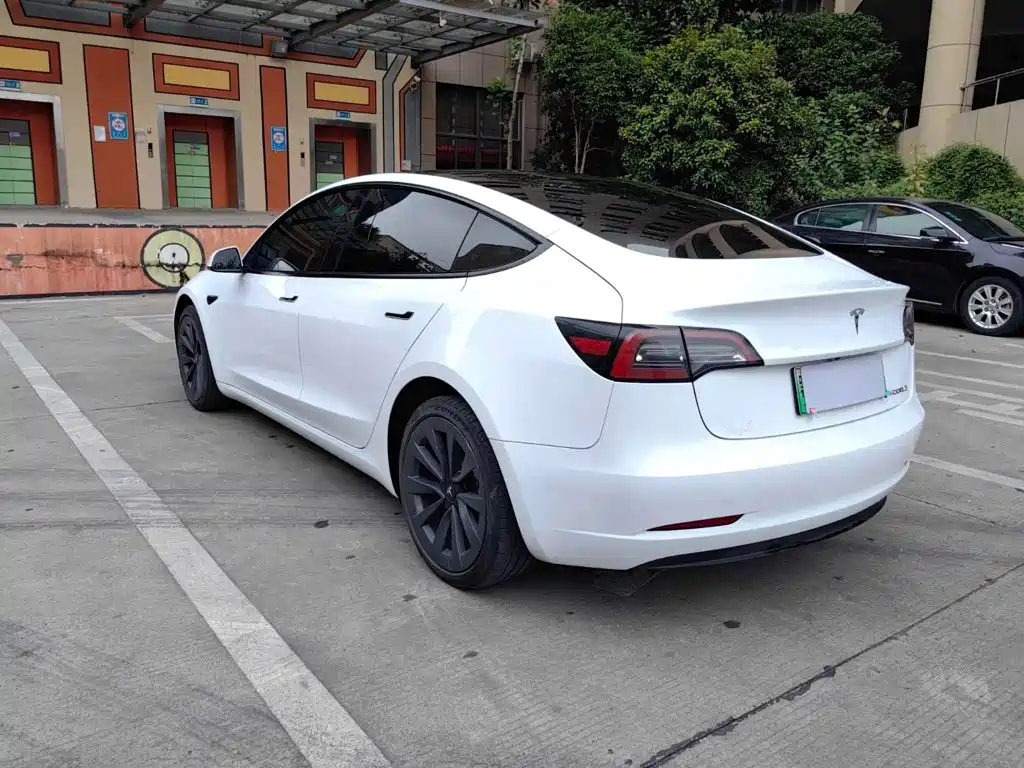 Tesla Model 3 — миниатюра 12