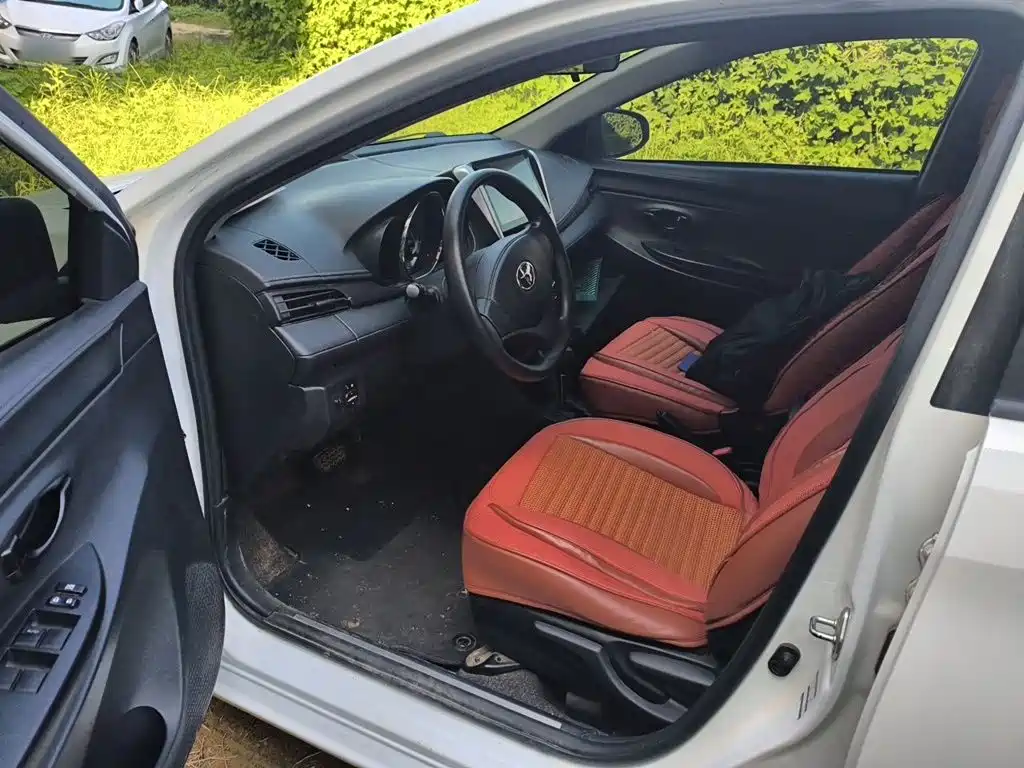 Toyota Yaris L — миниатюра 12