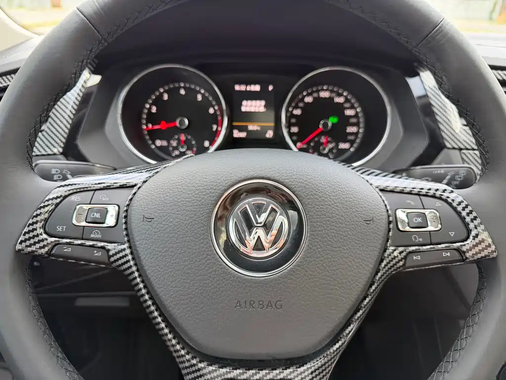 Volkswagen Tiguan L — миниатюра 11