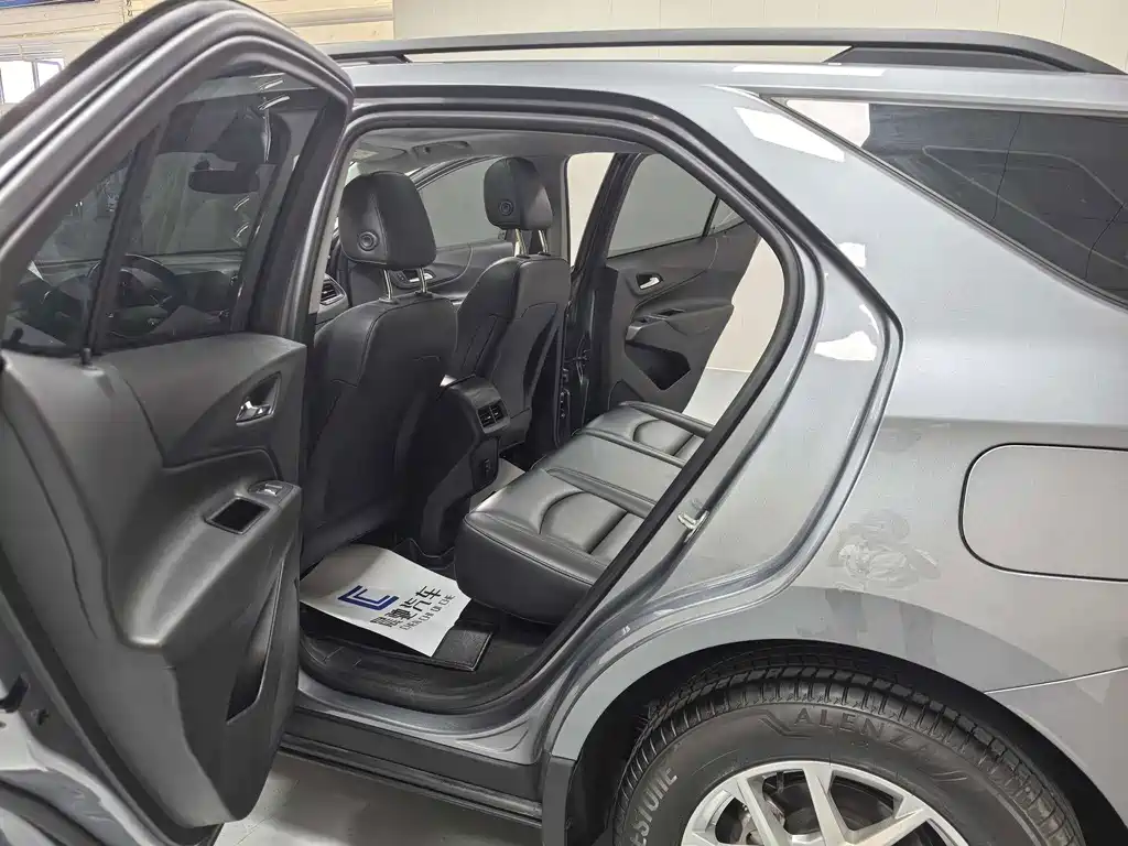 Chevrolet Equinox — миниатюра 12