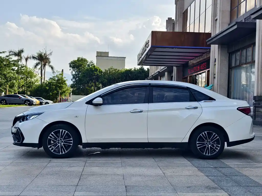 Venucia D60 EV — миниатюра 4