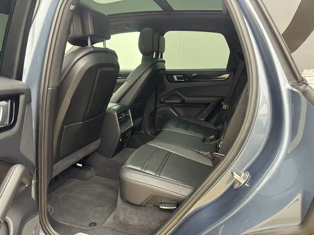 Porsche Cayenne — миниатюра 12