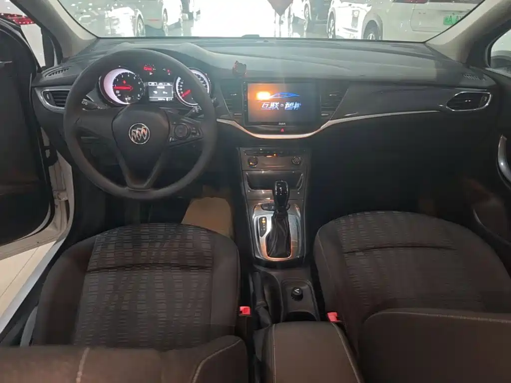 Buick Verano — миниатюра 10