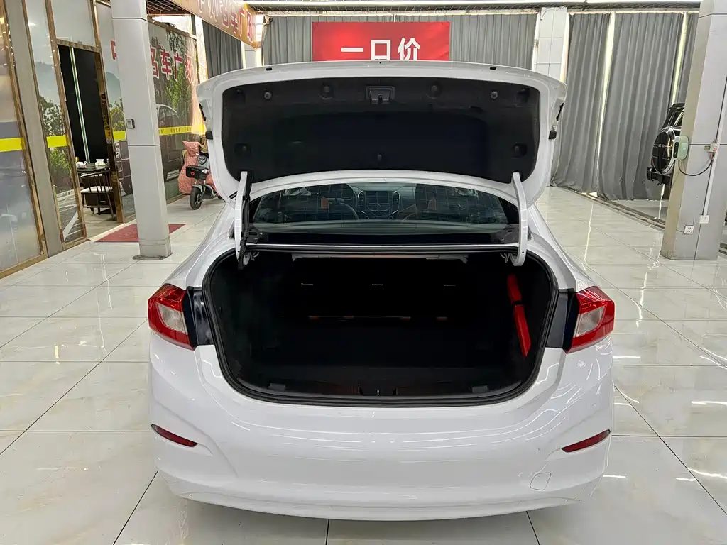 Chevrolet Cruze — миниатюра 8
