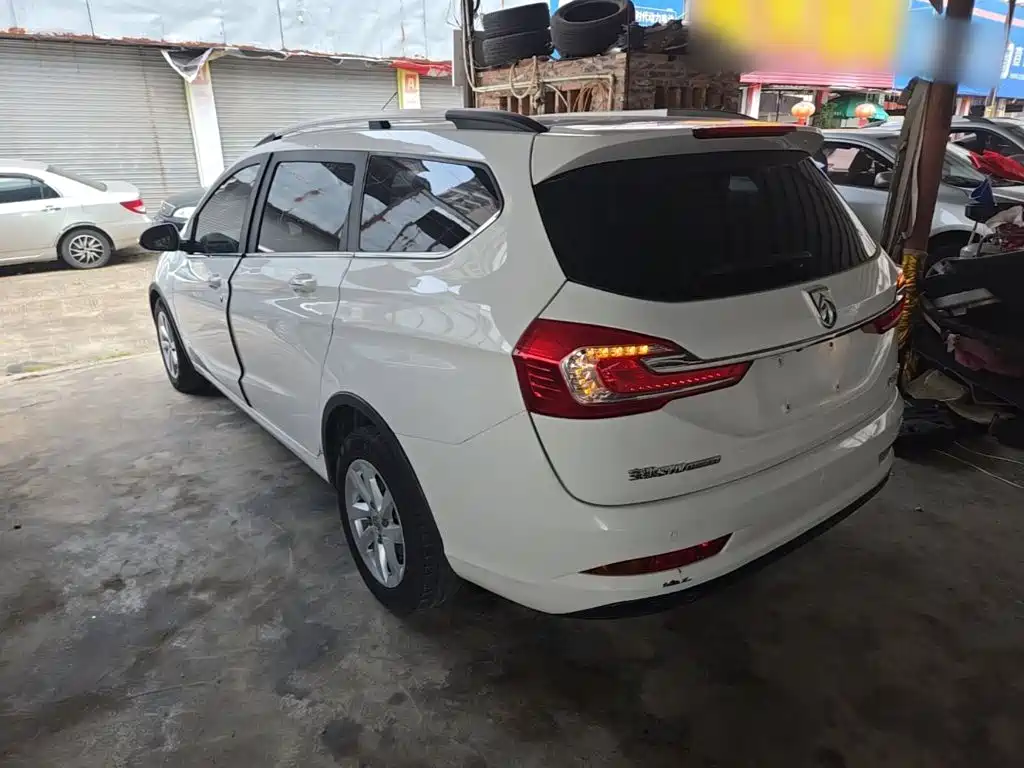 Baojun 310W — миниатюра 5