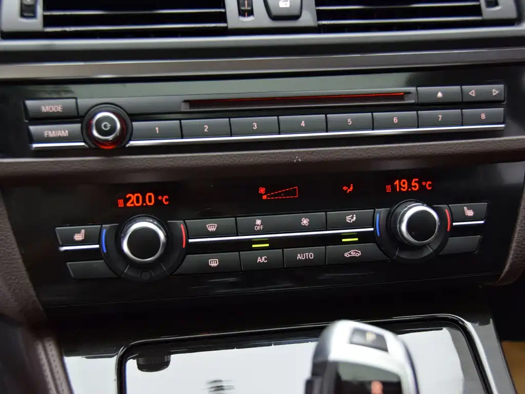BMW 5 Series — миниатюра 14