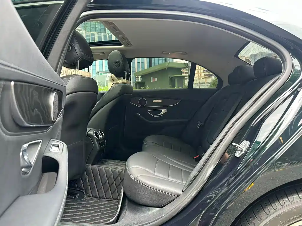 Mercedes-Benz C-Class — миниатюра 11