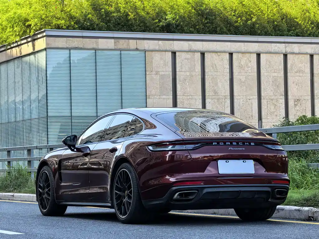 PORSCHE PANAMERA