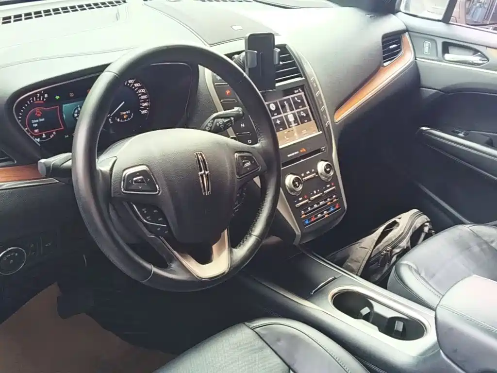 Lincoln MKC — миниатюра 10