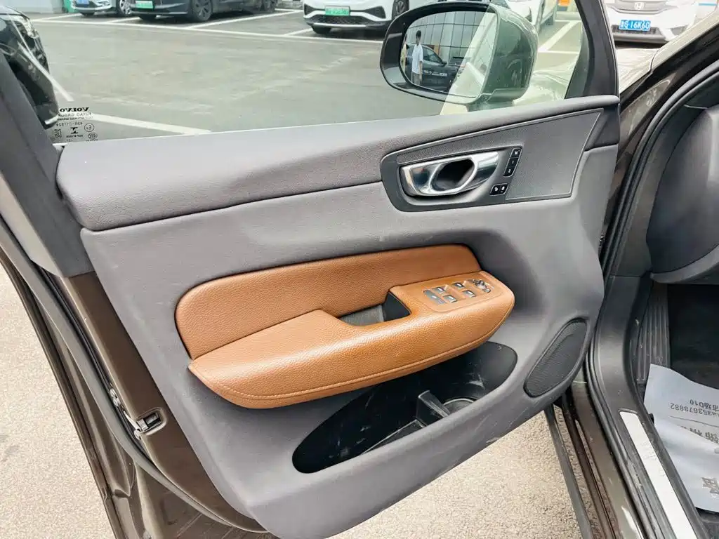 Volvo XC60 — миниатюра 11
