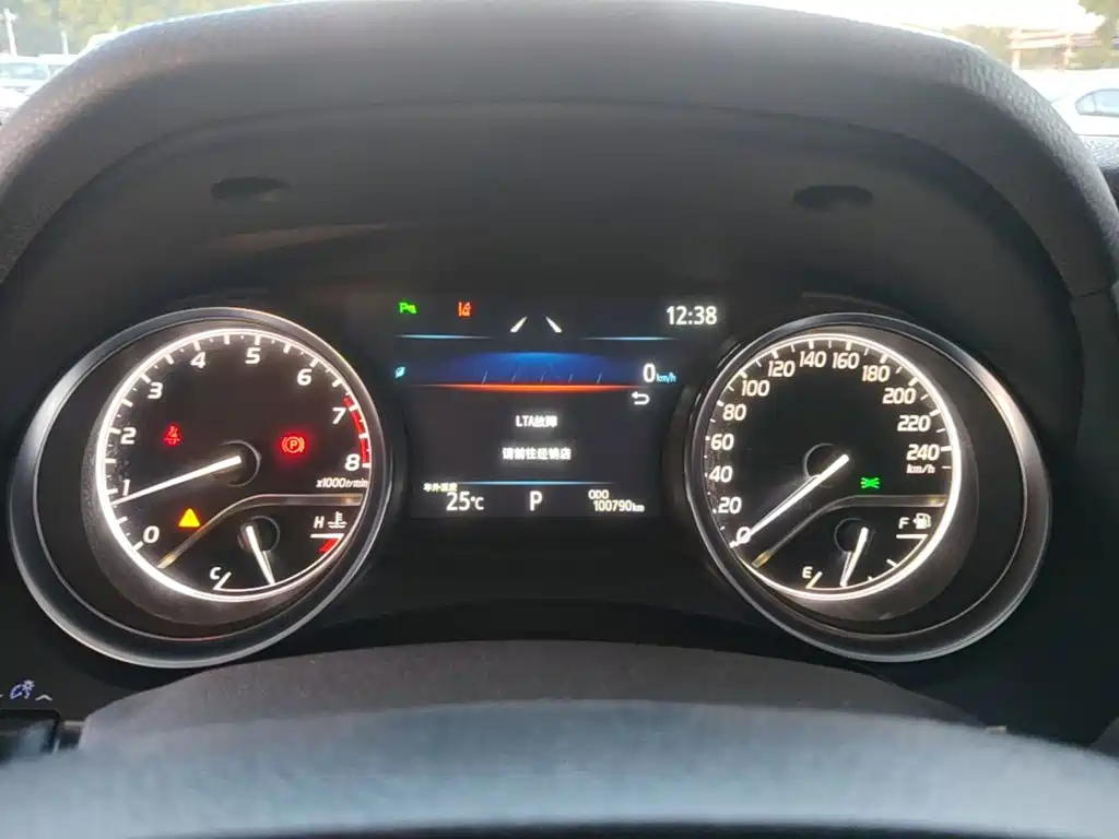 Toyota Camry — миниатюра 12