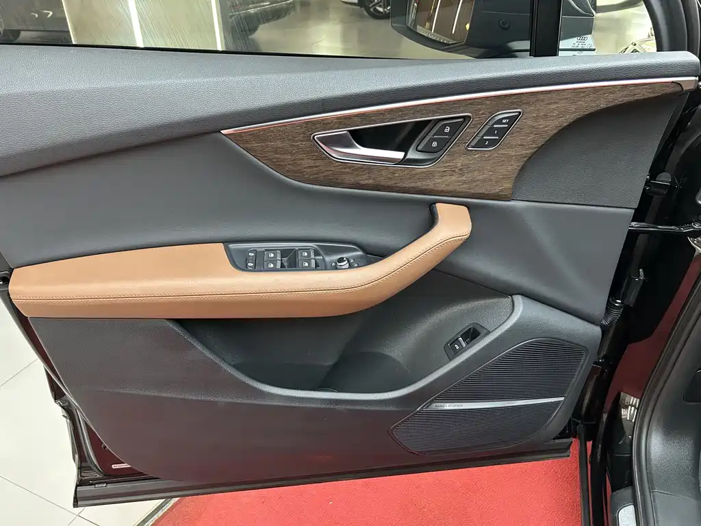 Audi Q7 — миниатюра 10