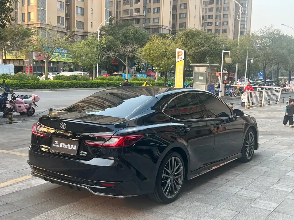 TOYOTA CAMRY