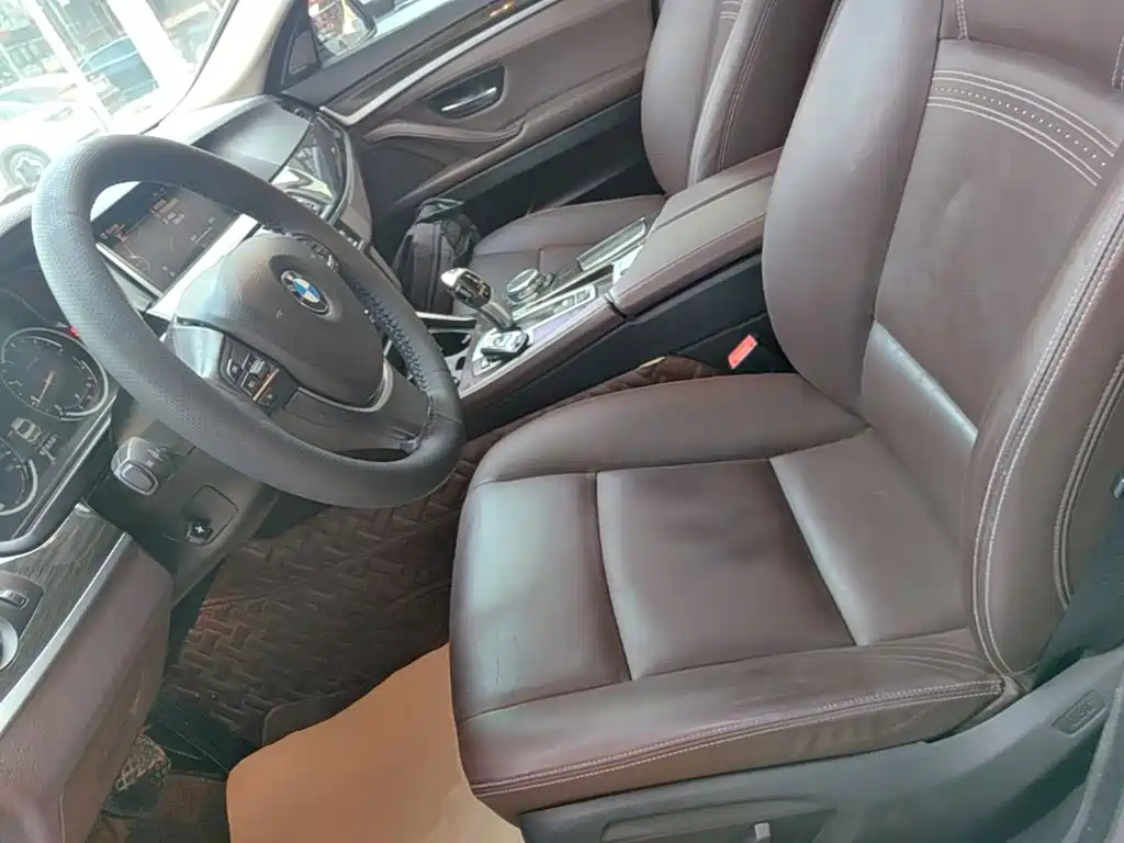 BMW 5 Series — миниатюра 15