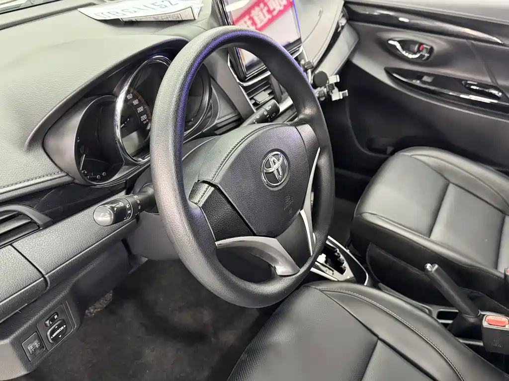 Toyota Yaris L — миниатюра 6