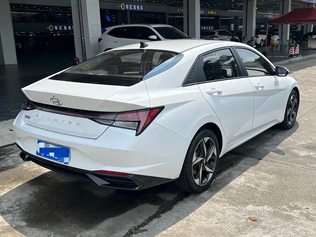 Hyundai Elantra — миниатюра 12