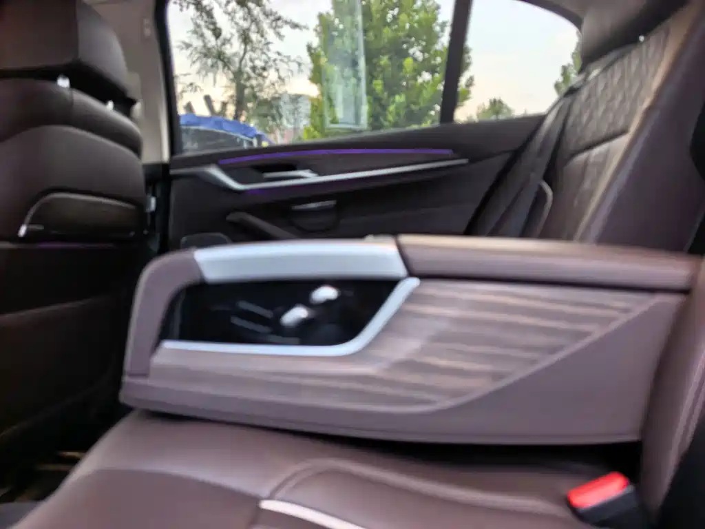 BMW 5 Series — миниатюра 16