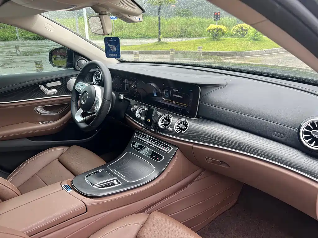 Mercedes-Benz E-Class — миниатюра 13