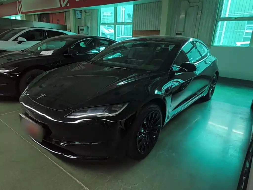 Tesla Model 3 — миниатюра 2