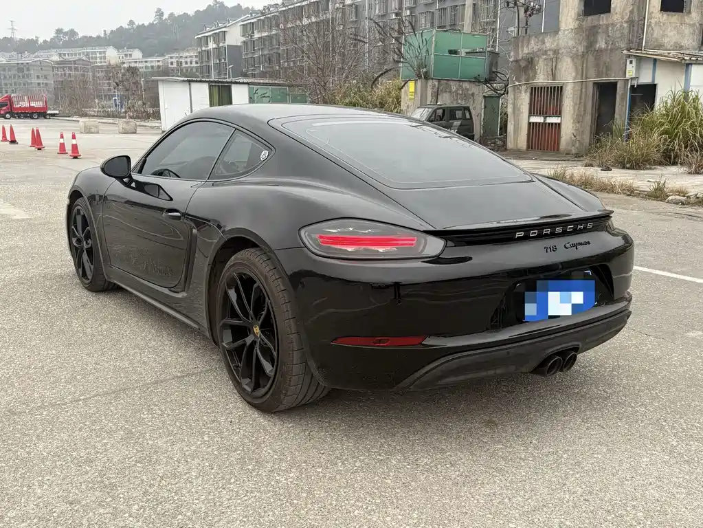 PORSCHE 718