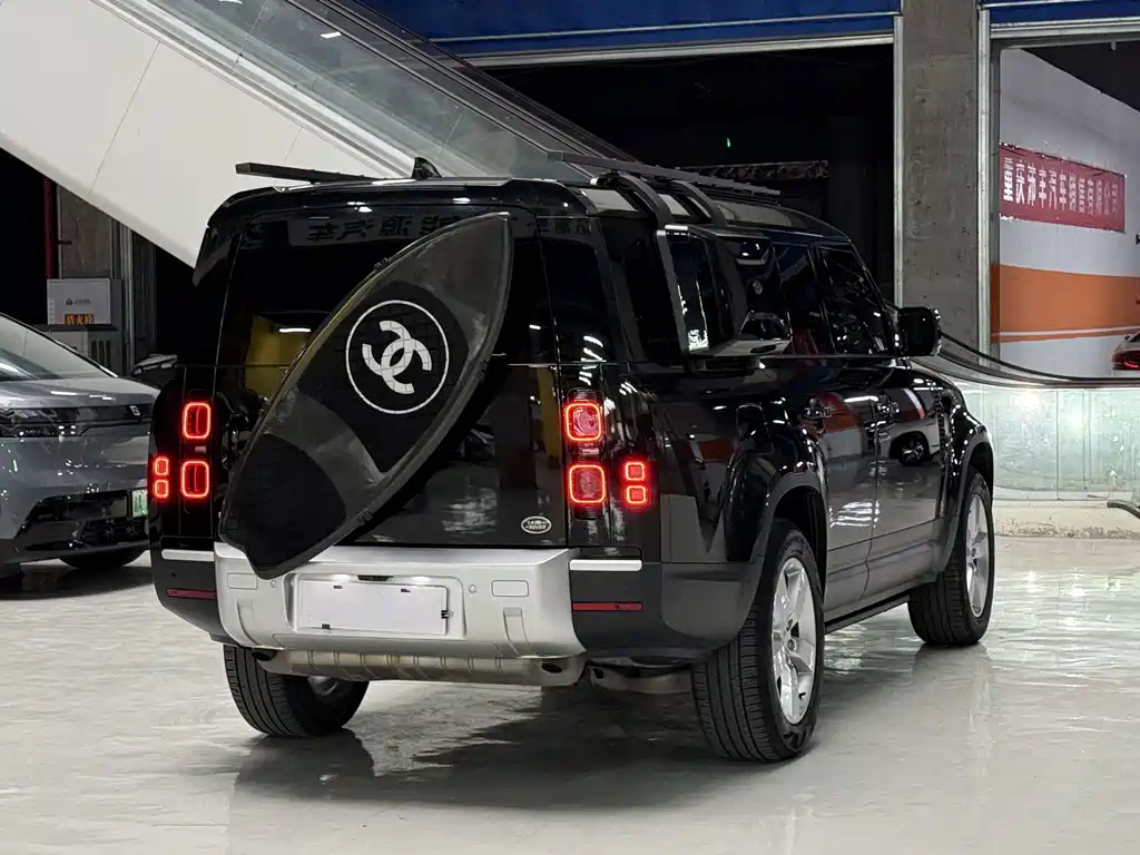 Land Rover Defender — миниатюра 5