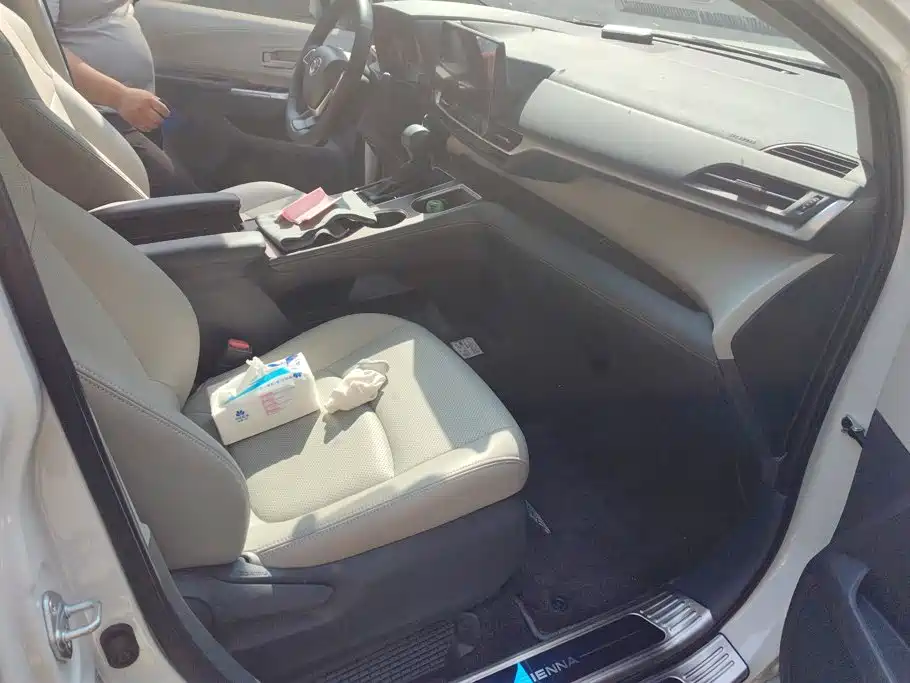 Toyota Sienna — миниатюра 8