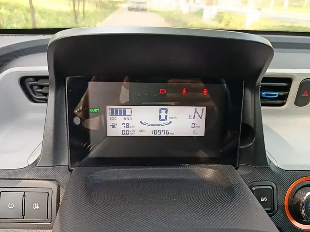 Wuling MINIEV — миниатюра 12