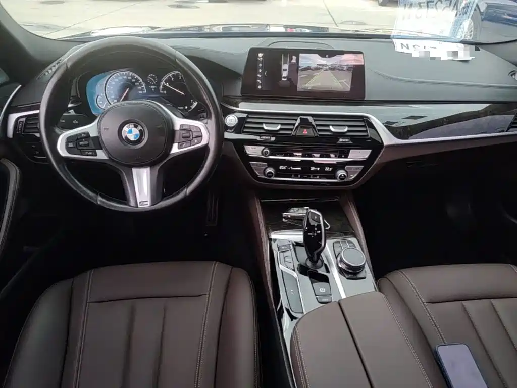 BMW 5 Series — миниатюра 13