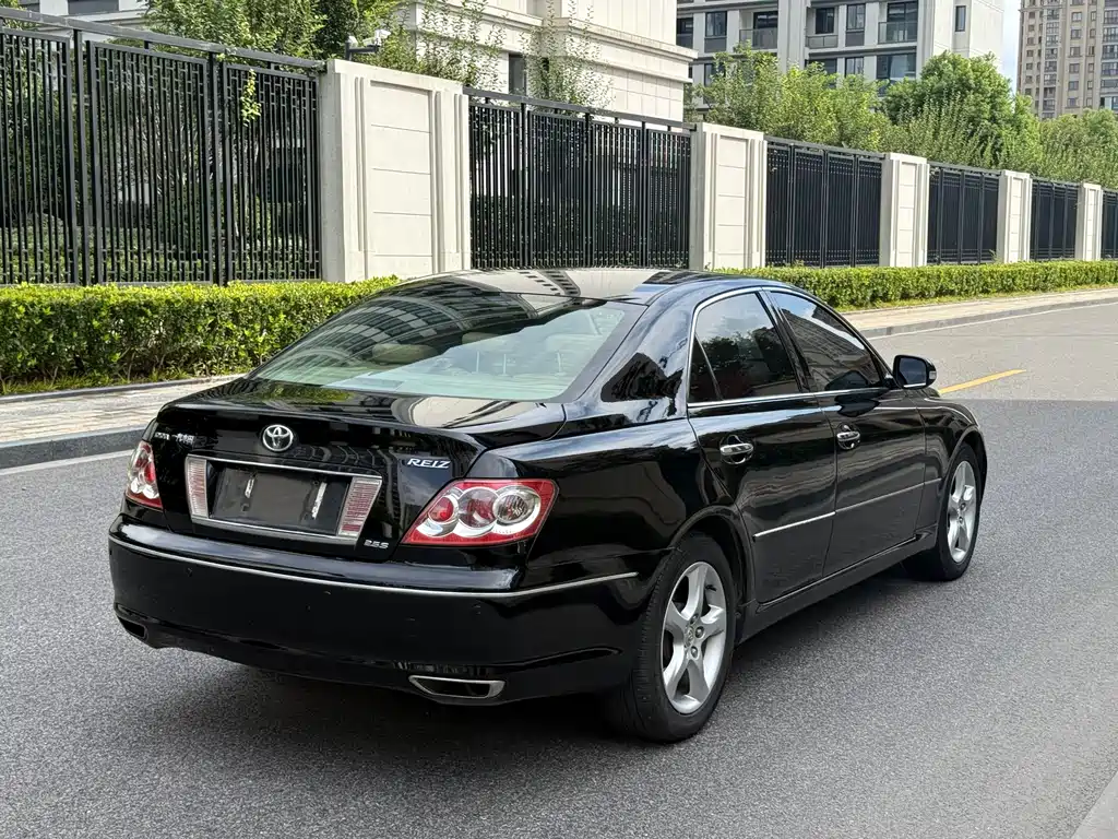 Toyota Reiz — миниатюра 4