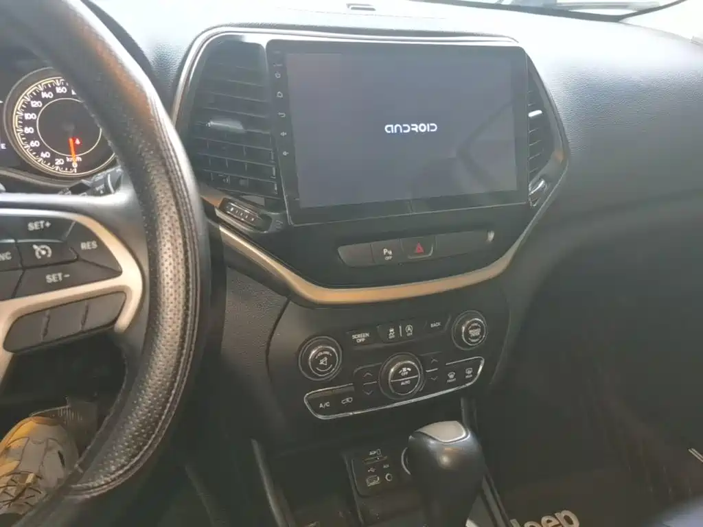 Jeep Cherokee — миниатюра 13