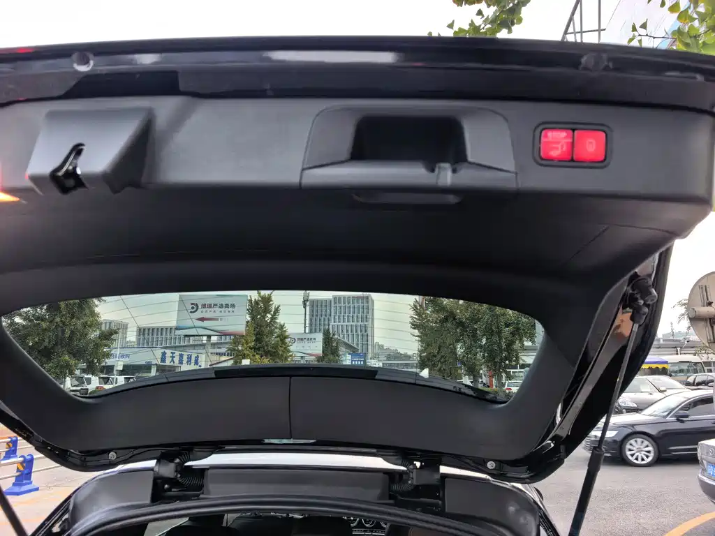 Mercedes-Benz GLC — миниатюра 12