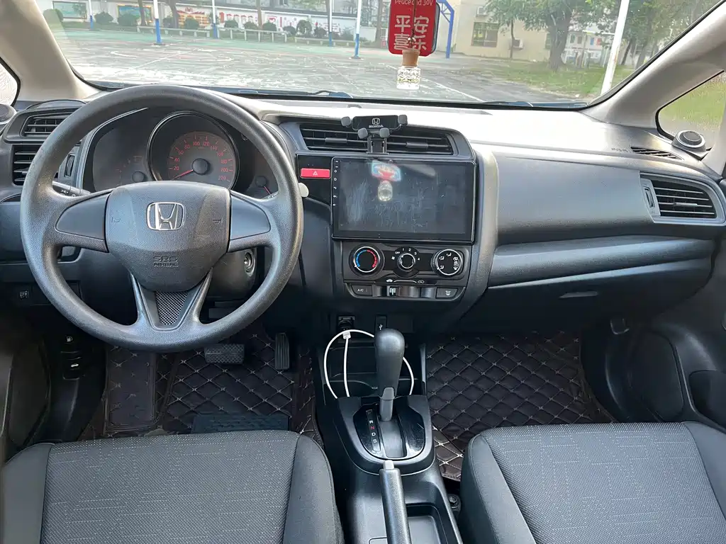 Honda Fit — миниатюра 8