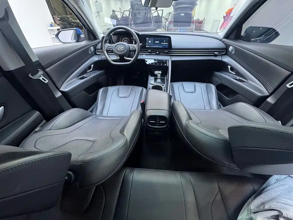 Hyundai Elantra — миниатюра 9